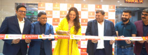 Bollywood-actor-Sonakshi-Sinha-inaugurates-Kalyan-Jewellers-new-showroom-in-Jajpur-Odisha-1.PNG